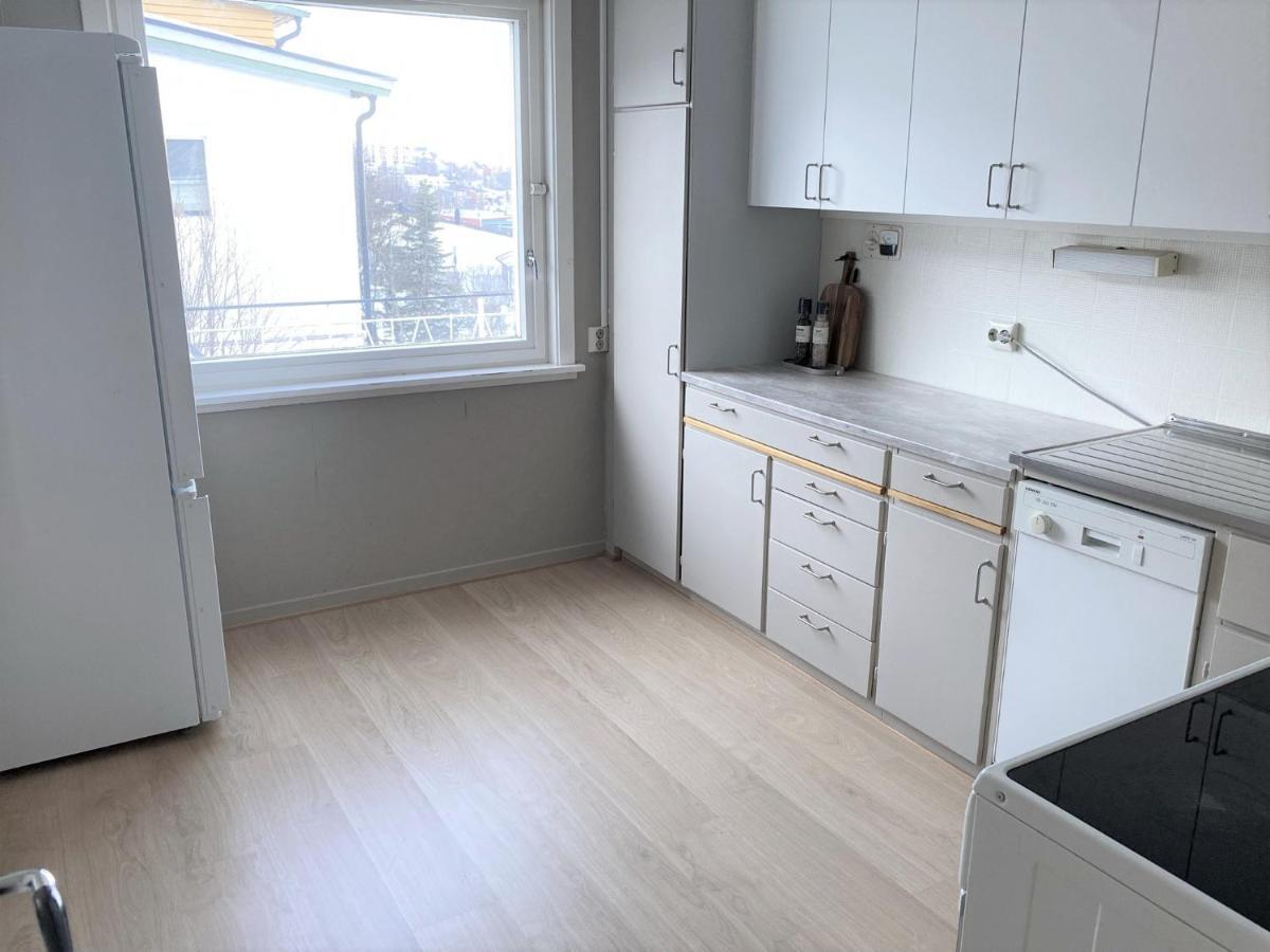 Big House, Free Parking, Wifi, 3 Bedrooms Holiday home *